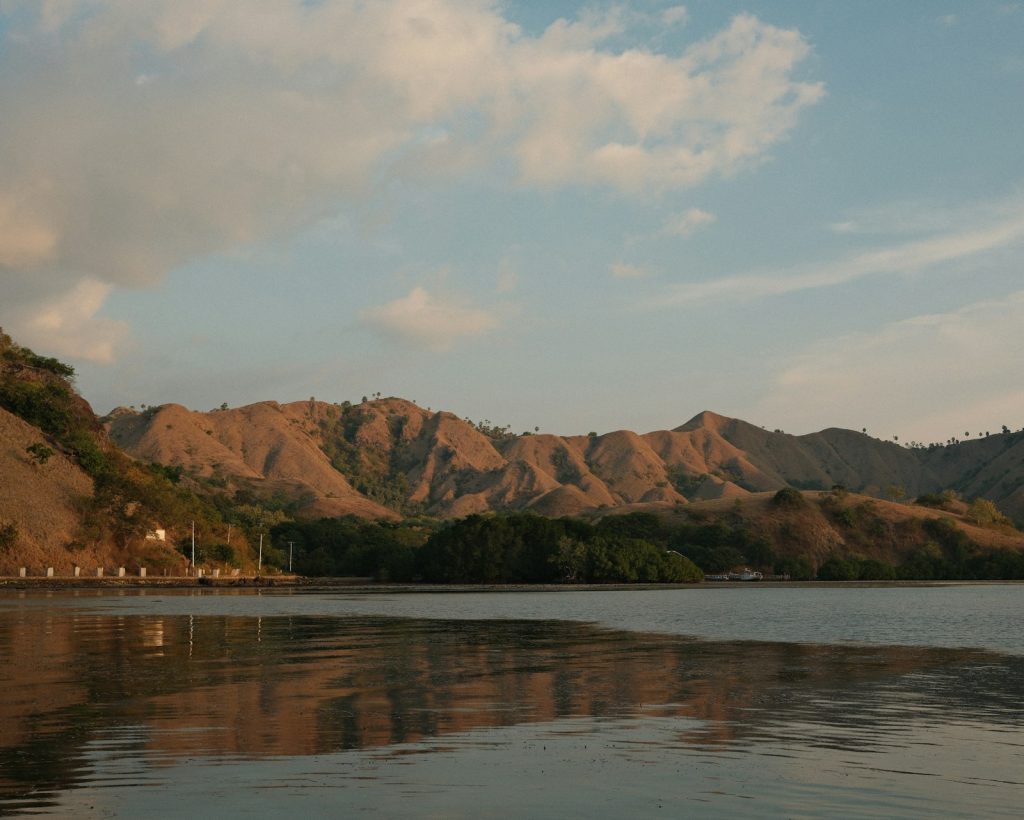 Boat vs Yacht Charter in Komodo: What’s the Difference?