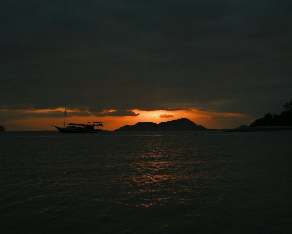 How to Choose a Komodo Charter Boat